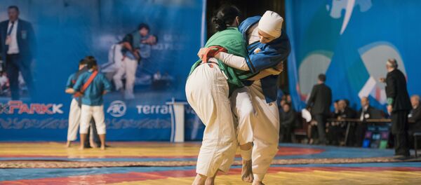 Участники международного турнира серии Гран-при по борьбе на поясах (алыш) в Бишкеке - Sputnik Кыргызстан