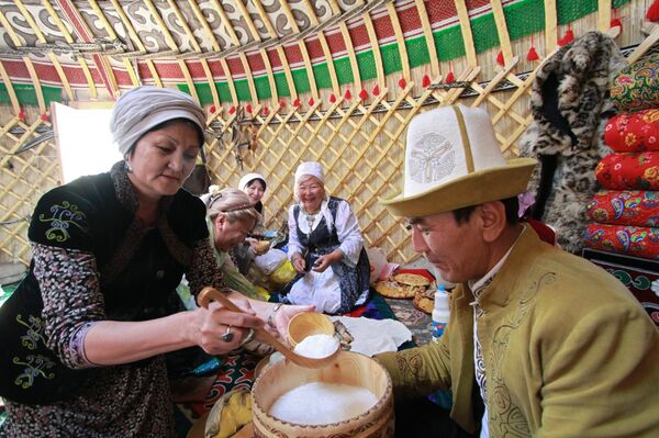 Всемирный фестиваль эпосов народов мира в Бишкеке - Sputnik Кыргызстан