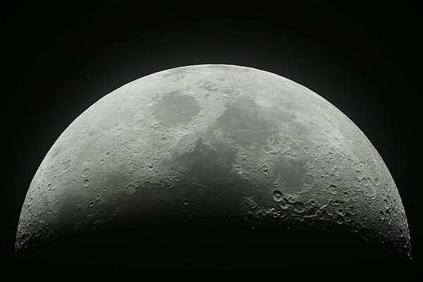 Космические туристы получат возможность облететь Луну в 2022 году - Sputnik Кыргызстан