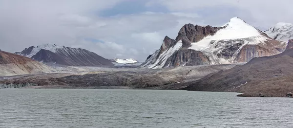 Ледниково-моренно-озерный комплекс Петрова. Архивное фото - Sputnik Кыргызстан