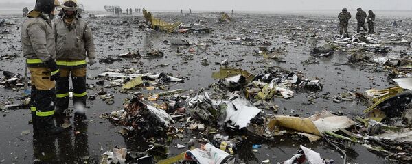 Обломки самолета Boeing-737-800 разбиршегося при посадке в аэропорту Ростова-на-Дону. Архивное фото - Sputnik Кыргызстан