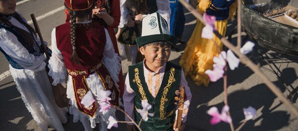 Улуттук кийим кийген бала. Архив - Sputnik Кыргызстан