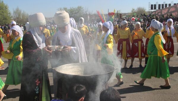 Торжественные мероприятия к празднику Нооруз на центральной площади города Ош - Sputnik Кыргызстан