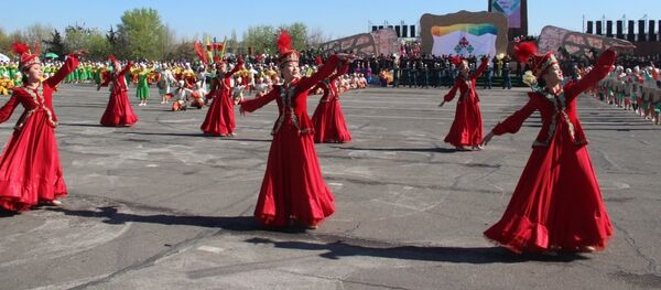 Ош шаардык аянтындагы майрамдык концерт. Архив - Sputnik Кыргызстан