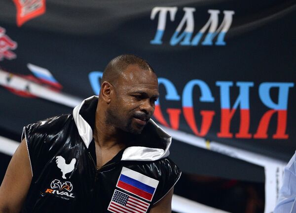 Российско-американский боксер Рой Джонс перед началом боя. Архивное фото - Sputnik Кыргызстан