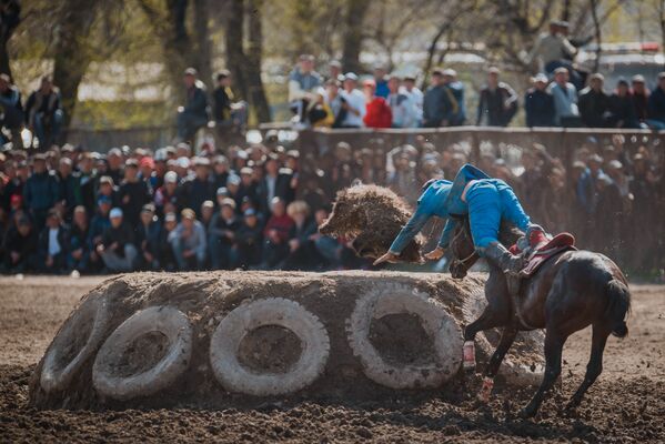 Соревнования по кок-бору в честь праздника Нооруз в Бишкеке - Sputnik Кыргызстан