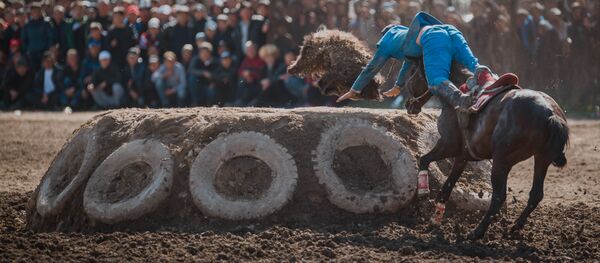 Соревнования по кок-бору в честь праздника Нооруз в Бишкеке - Sputnik Кыргызстан