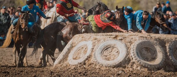 Конно-спортивные игры Кок-бору. Архивное фото - Sputnik Кыргызстан