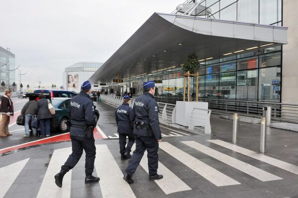 Брюсселдин аэропортунда полиция кызматкерлери. Архив - Sputnik Кыргызстан