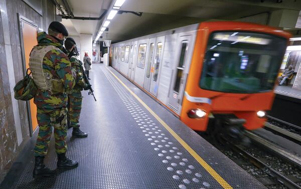 Бельгийские солдаты патрулируют в метро - Sputnik Кыргызстан