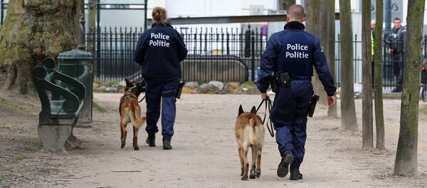 Бельгийская полиция патрулируют Warandepark (Парк-де-Брюссель) в Брюсселе 22 марта 2016 года. Архивное фото - Sputnik Кыргызстан