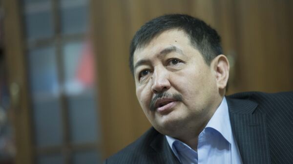 Экс-министр экономического регулирования КР Женишбек Байгуттиев во время интервью - Sputnik Кыргызстан