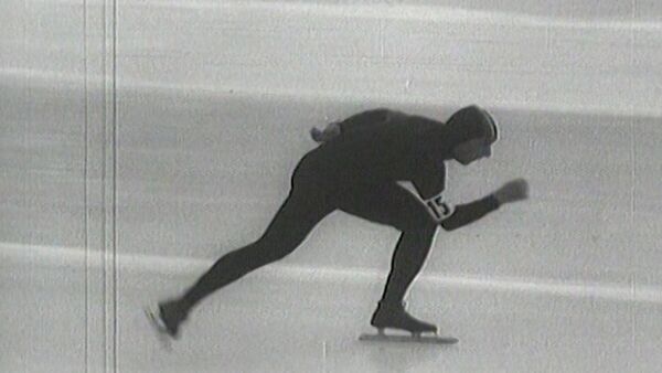 Победные выступления конькобежца Евгения Гришина на ОИ 1956 года в Италии - Sputnik Кыргызстан