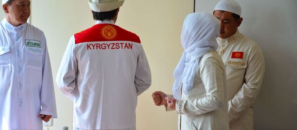 Презентация формы одежды для паломников Кыргызстана на хадж 2016 года. Архивное фото - Sputnik Кыргызстан