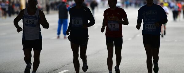 Участники марафона во время бега. Архивное фото Участники марафона во время бега. Архивное фото - Sputnik Кыргызстан