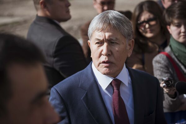 Президент Алмазбек Атамбаев на встрече с журналистами. Архивное фото - Sputnik Кыргызстан