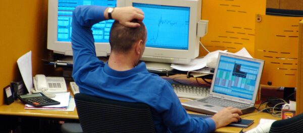 Мужчина во время работы. Архивное фото - Sputnik Кыргызстан