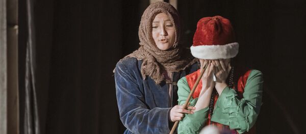 Участники театрального фестиваля среди школьников. Архивное фото - Sputnik Кыргызстан