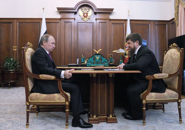 Президент России Владимир Путин и глава Чечни Рамзан Кадыров во время встречи в Кремле. - Sputnik Кыргызстан