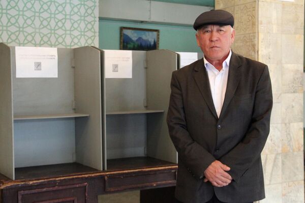 Председатель избирательного участка №5901 Кубанычбек Сулайманов - Sputnik Кыргызстан