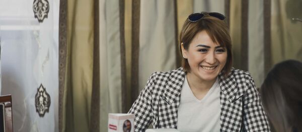 Циркачка Светлана Аширова во время интервью. Архивное фото - Sputnik Кыргызстан