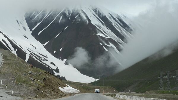 Путь на перевал начинается в селе Сосновка - Sputnik Кыргызстан