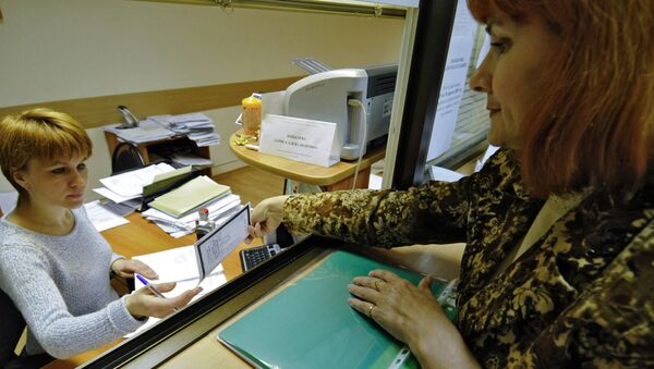 Подача налоговых деклараций в налоговой инспекции. Архивное фото - Sputnik Кыргызстан