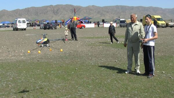 Шамал менен жарышып — авиамоделисттер өнөрлөрүн тартуулашты - Sputnik Кыргызстан