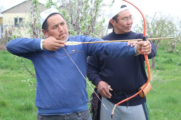 Соревнования по стрельбе из лука среди сотрудников муфтията и казыята - Sputnik Кыргызстан
