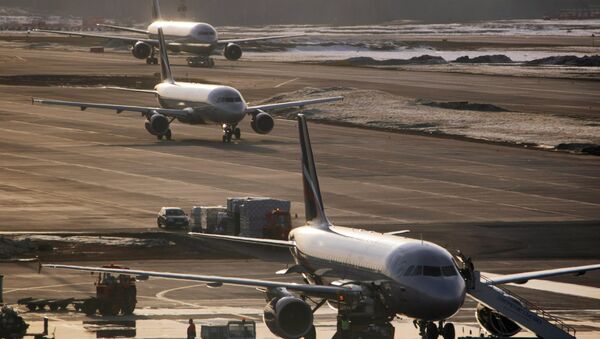 Самолеты в аэропорту. Архивное фото - Sputnik Кыргызстан