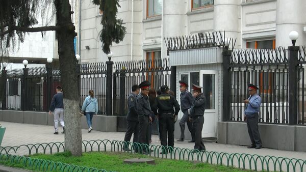 Сумка, милиция и бомба. Кадры оцепления Дома ООН в центре Бишкека - Sputnik Кыргызстан