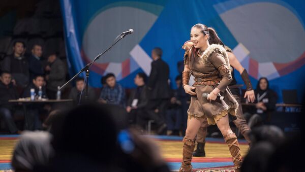 Певица Жийдеш Идирисова во время выступления. Архивное фото - Sputnik Кыргызстан