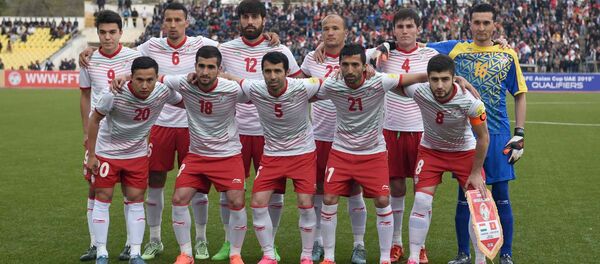 Матч Таджикистан — Кыргызстан в рамках отборочного раунда чемпионата мира 2018 года  - Sputnik Кыргызстан
