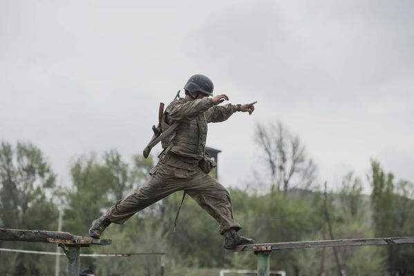 Испытание среди бойцов спецназа Скорпион на получение зеленого берета - Sputnik Кыргызстан