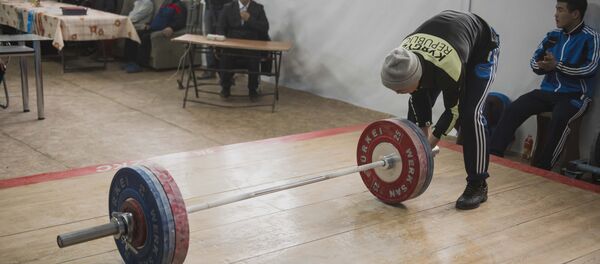Подготовка к чемпионату по тяжелой атлетике. Архивное фото - Sputnik Кыргызстан