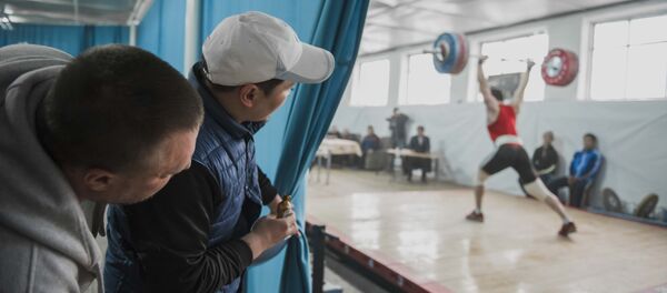 Открытый чемпионат по тяжелой атлетике в Кыргызстане - Sputnik Кыргызстан