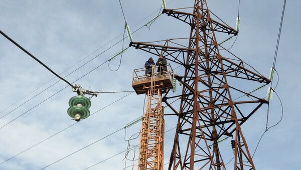 Ремонтные работы высоковольтных линий электропередач. Архивное фото - Sputnik Кыргызстан