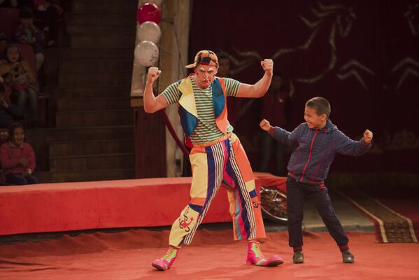 Международный фестиваль клоунов в Кыргызском государственном цирке в Бишкеке - Sputnik Кыргызстан