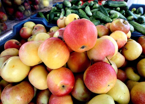 Яблоки на сельскохозяйственной ярмарке. Архивное фото - Sputnik Кыргызстан