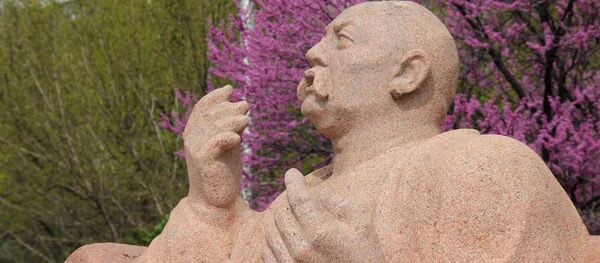 Саякбай Каралаевдин эстелиги. Архив Саякбай Каралаевдин эстелиги. Архив - Sputnik Кыргызстан