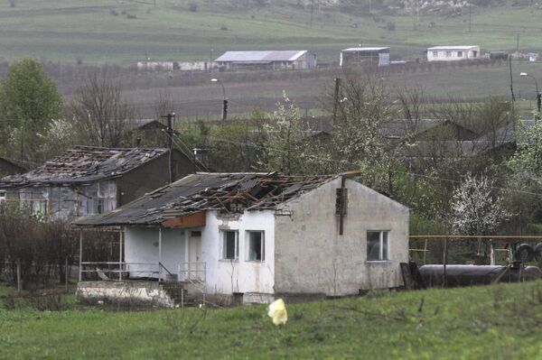 Дом в карабахском городе Мардакерт, в 2,5 км от линии соприкосновения. Архивное фото - Sputnik Кыргызстан