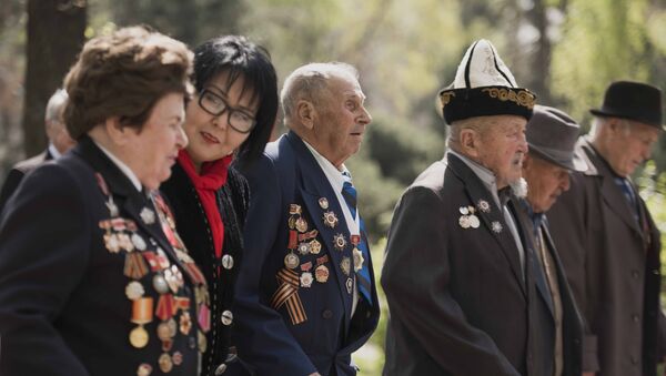 Архивное фото ветеранов Великой Отечественной войны на акции памяти в Бишкеке - Sputnik Кыргызстан