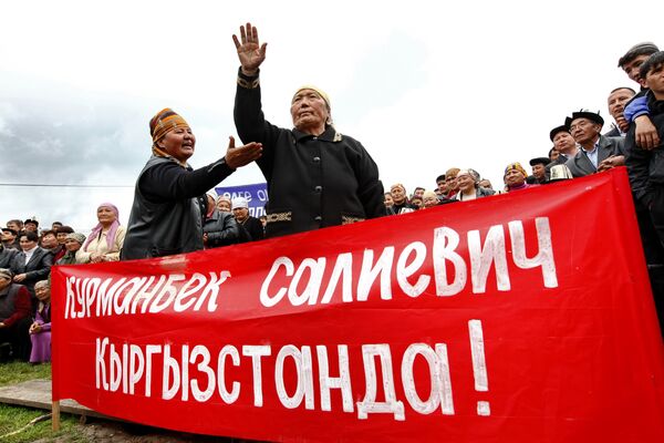 Митинг сторонников президента Киргизии Курманбека Бакиева - Sputnik Кыргызстан