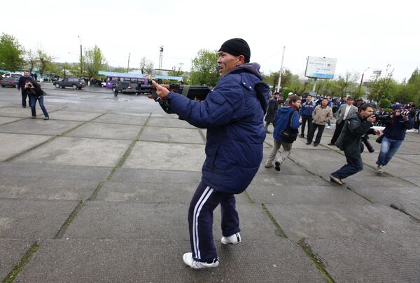 Столкновения сторонников К. Бакиева и оппозиции прошли в киргизском городе Ош - Sputnik Кыргызстан