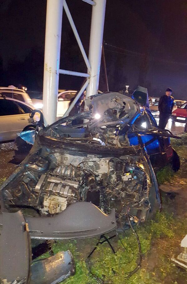 ДТП с участием машины Mazda 626 - Sputnik Кыргызстан