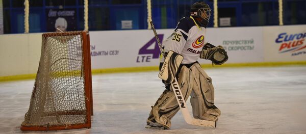 Вратарь сборной Кыргызстана по хоккею. Архивное фото - Sputnik Кыргызстан