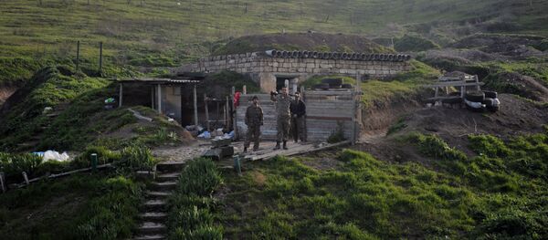 Карабахские военные армии обороны Нагорного Карабаха на первой линии обороны. Архивное фото - Sputnik Кыргызстан