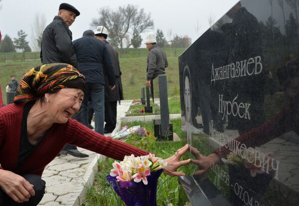 Шестилетие со дня апрельских событий в Кыргызстане - Sputnik Кыргызстан