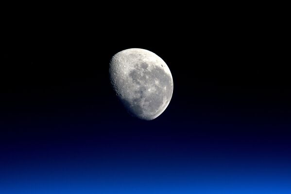 Фотография Луны, сделанная участником 47-й длительной экспедиции на МКС - Sputnik Кыргызстан
