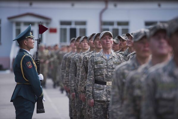Военнослужащие во время учения с целью повышения квалификации младших командиров по плану подготовки Национальной гвардии КР - Sputnik Кыргызстан